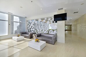 Lobby - Whiz Prime Hotel Sudirman Cilacap (Cilacap)