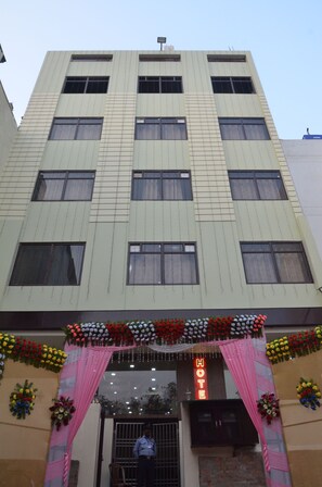 Front of property - Hotel Rahil Palace (Varanasi)