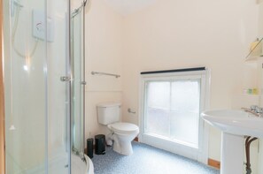 Deluxe Apartment, 2 Bedrooms | Bathroom | Free toiletries, hair dryer