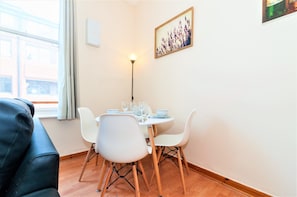Deluxe Apartment, 2 Bedrooms | Living room