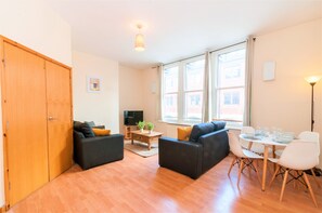 Apartamento Deluxe, 2 habitaciones | Sala de estar