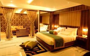 1 bedroom, Egyptian cotton sheets, premium bedding, minibar - Hotel Shoolin Grand (Guwahati)