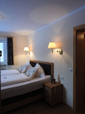 Family Room (B) | 1 bedroom, premium bedding, in-room safe, desk