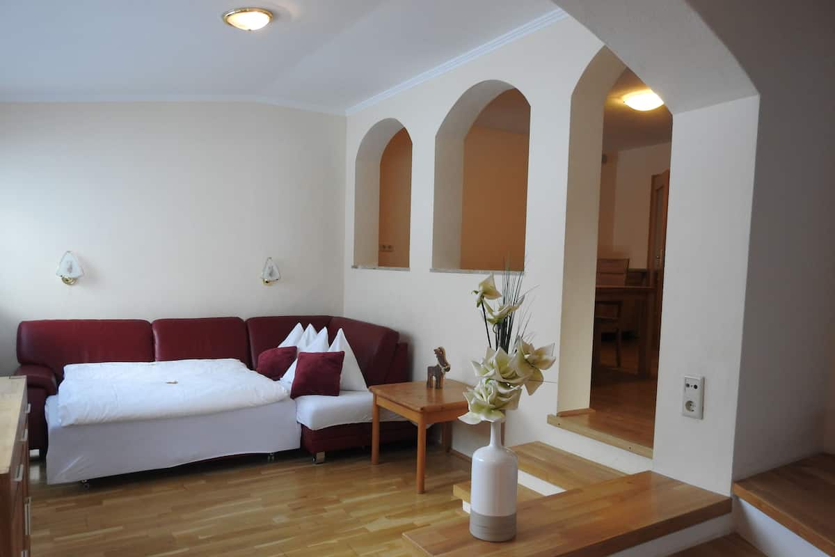 Apartment (E) | Premium bedding, in-room safe, desk, cribs (surcharge)