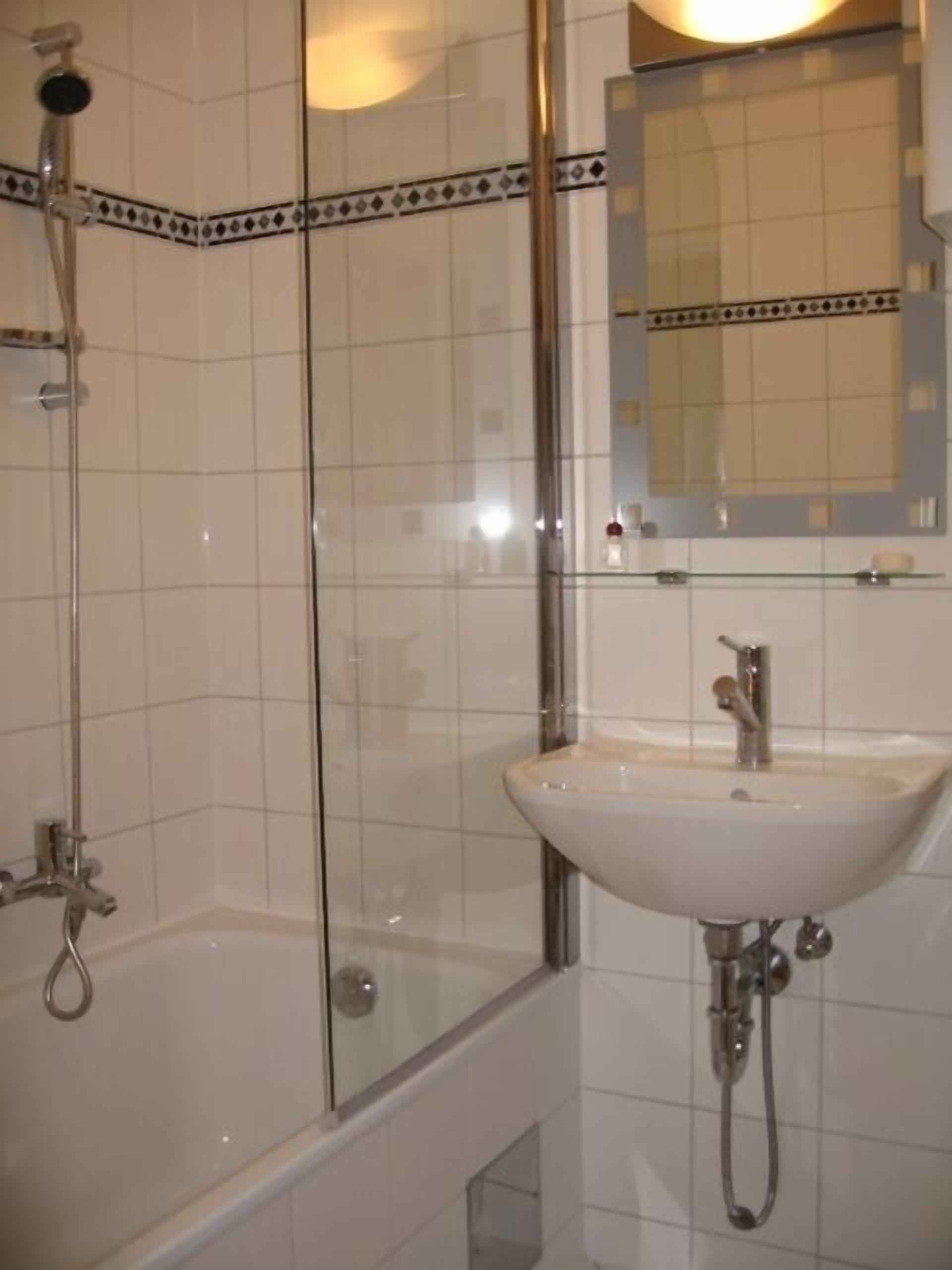 apartmenthaus mitteregg (m6) | bathroom | free toiletries, hair dryer, towels