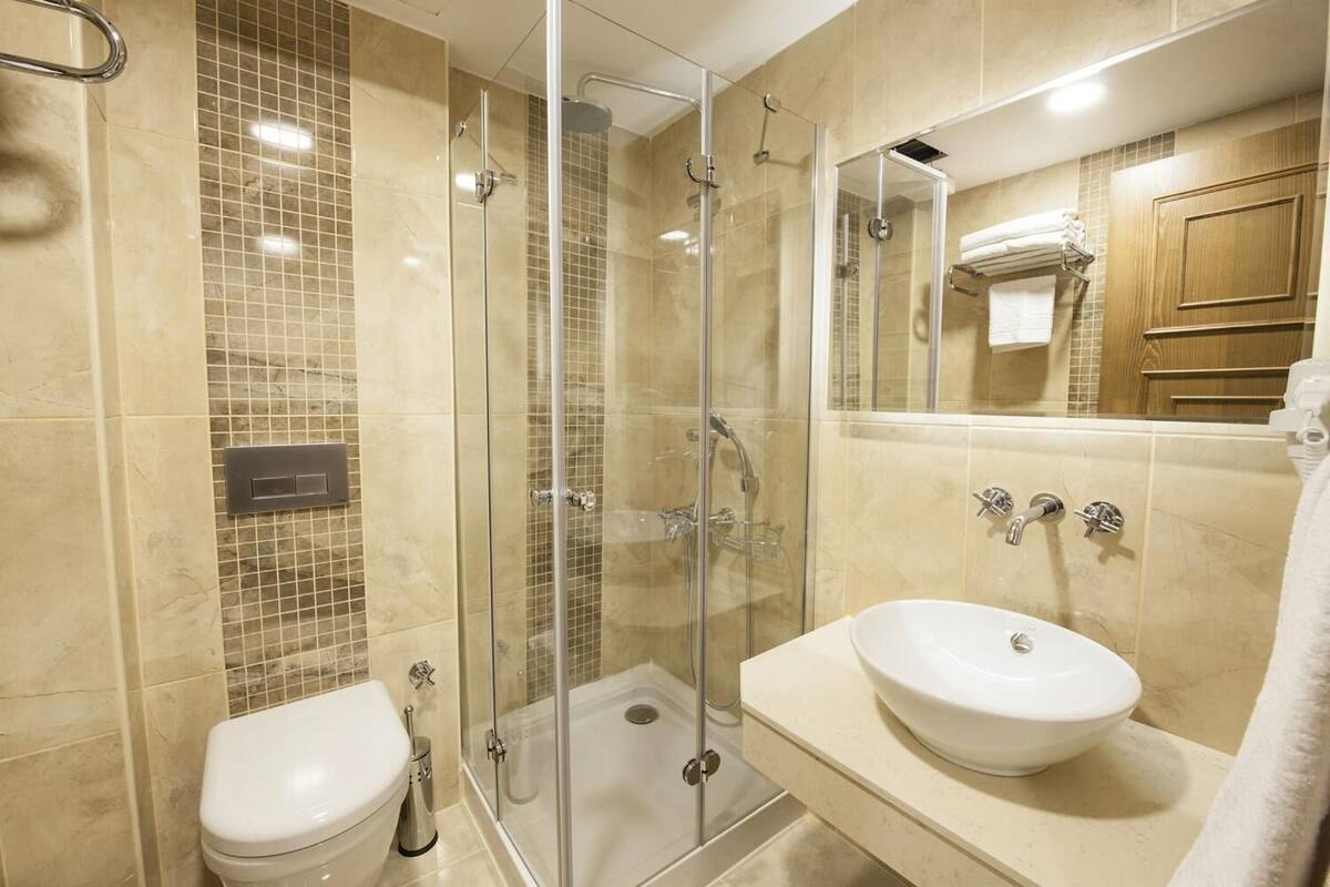 shower, free toiletries, hair dryer, slippers