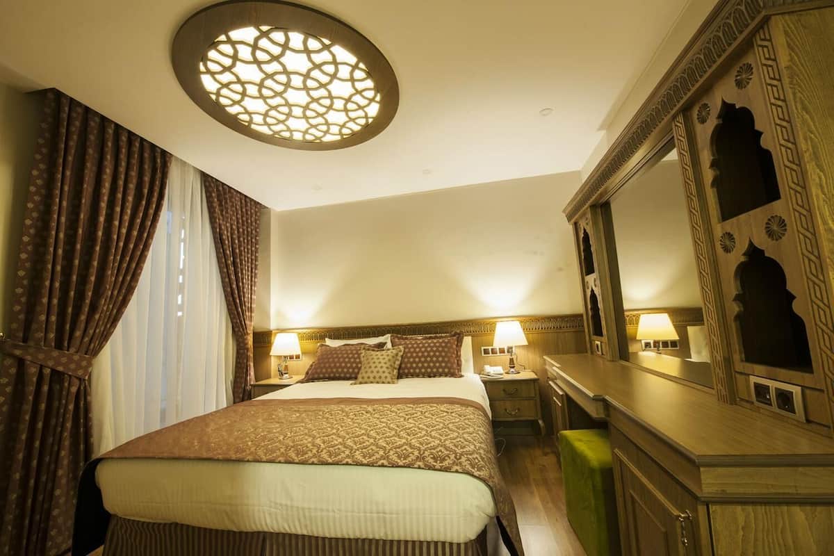 standard double or twin room | egyptian cotton sheets, premium bedding, in-room safe, desk