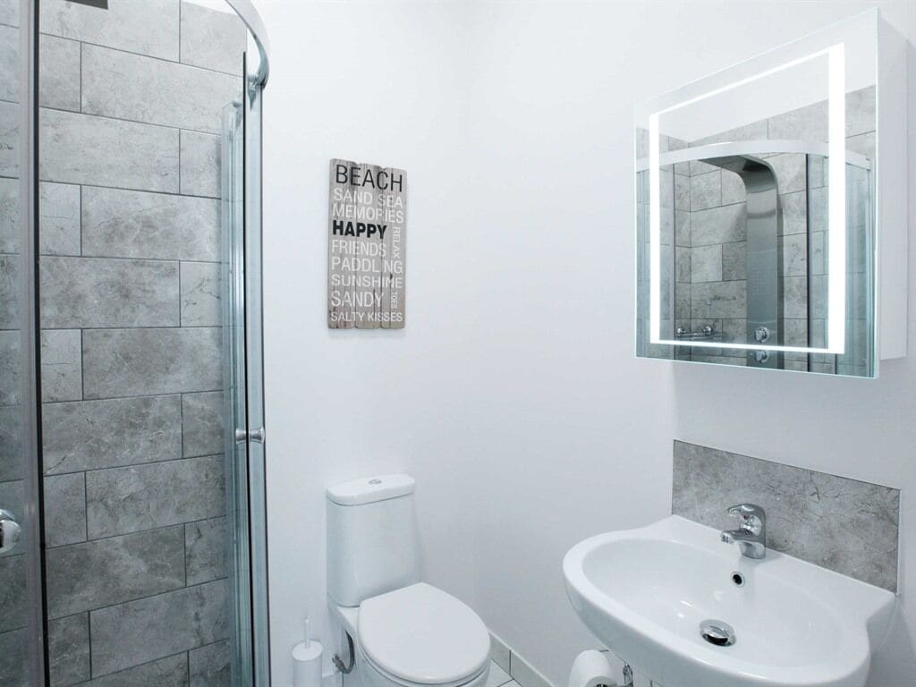 Apartment, Private Bathroom (3 - No Parking ) | Bathroom | Free toiletries