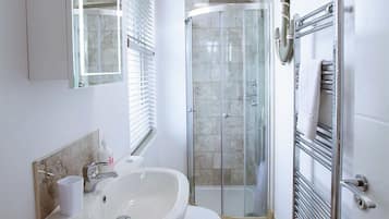 Διαμέρισμα, Ιδιωτικό Μπάνιο (4 Includes Parking) | Μπάνιο | Δωρεάν προϊόντα προσωπικής περιποίησης