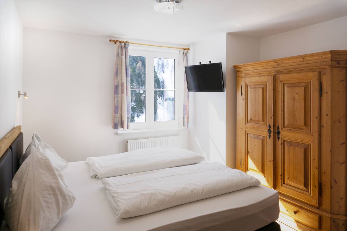 family suite (c) | in-room safe, cots/infant beds, rollaway beds, free wifi