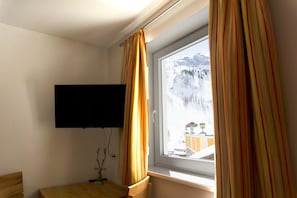 Double Room (A) | Television - Hotel Laaxerhof (Untertauern)