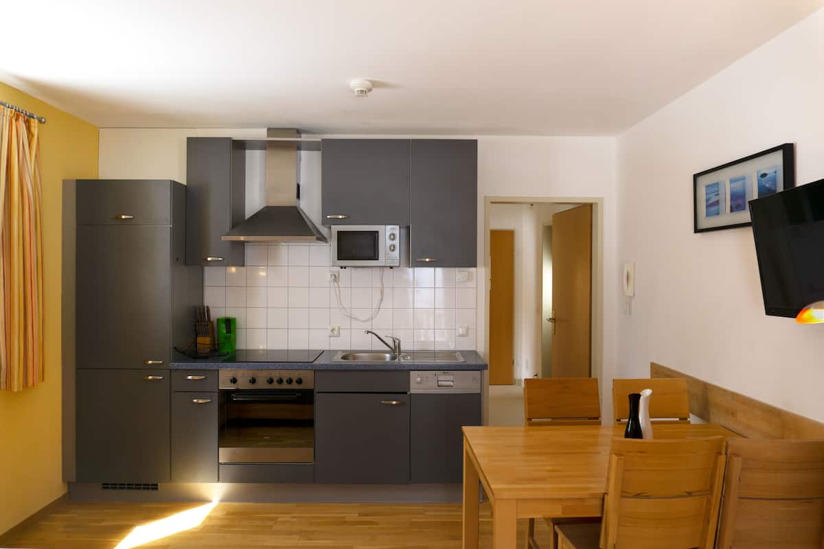 apartment (b) | private kitchen