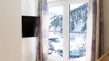 Family Suite (C) | In-room safe, cribs/infant beds, rollaway beds, free WiFi