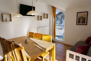 Apartment (C+) | 客房内用餐