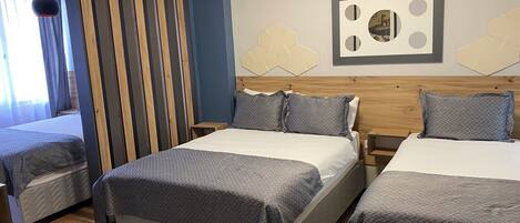 Classic Studio Suite | Desk, laptop workspace, soundproofing, free WiFi