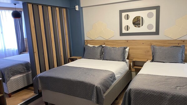 Classic Studio Suite | Desk, laptop workspace, soundproofing, free WiFi