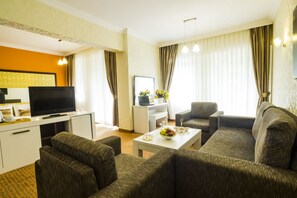 Corner Suite | 1 dormitorio, minibar (con algunos artículos gratuitos), caja fuerte