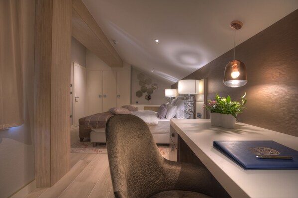 Presidential-Penthouse, 2 Schlafzimmer, Balkon, Meerseite | Hochwertige Bettwaren, Minibar, Zimmersafe, Schreibtisch