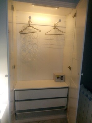 Deluxe Room (King)