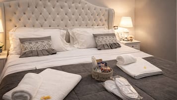 Deluxe Room (Queen) | Egyptian cotton sheets, premium bedding, down comforters