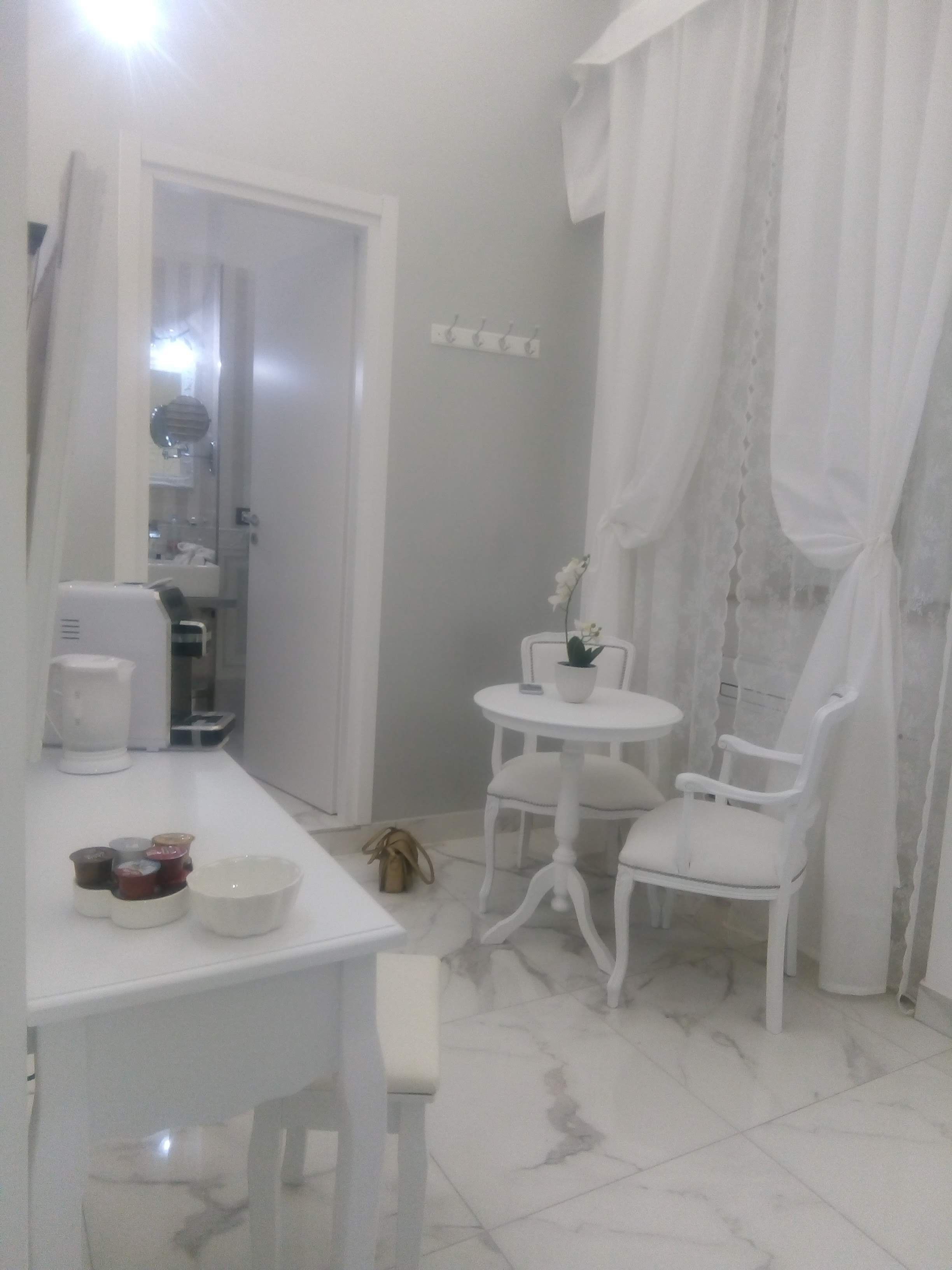 Deluxe Room (Queen) | Egyptian cotton sheets, premium bedding, down comforters