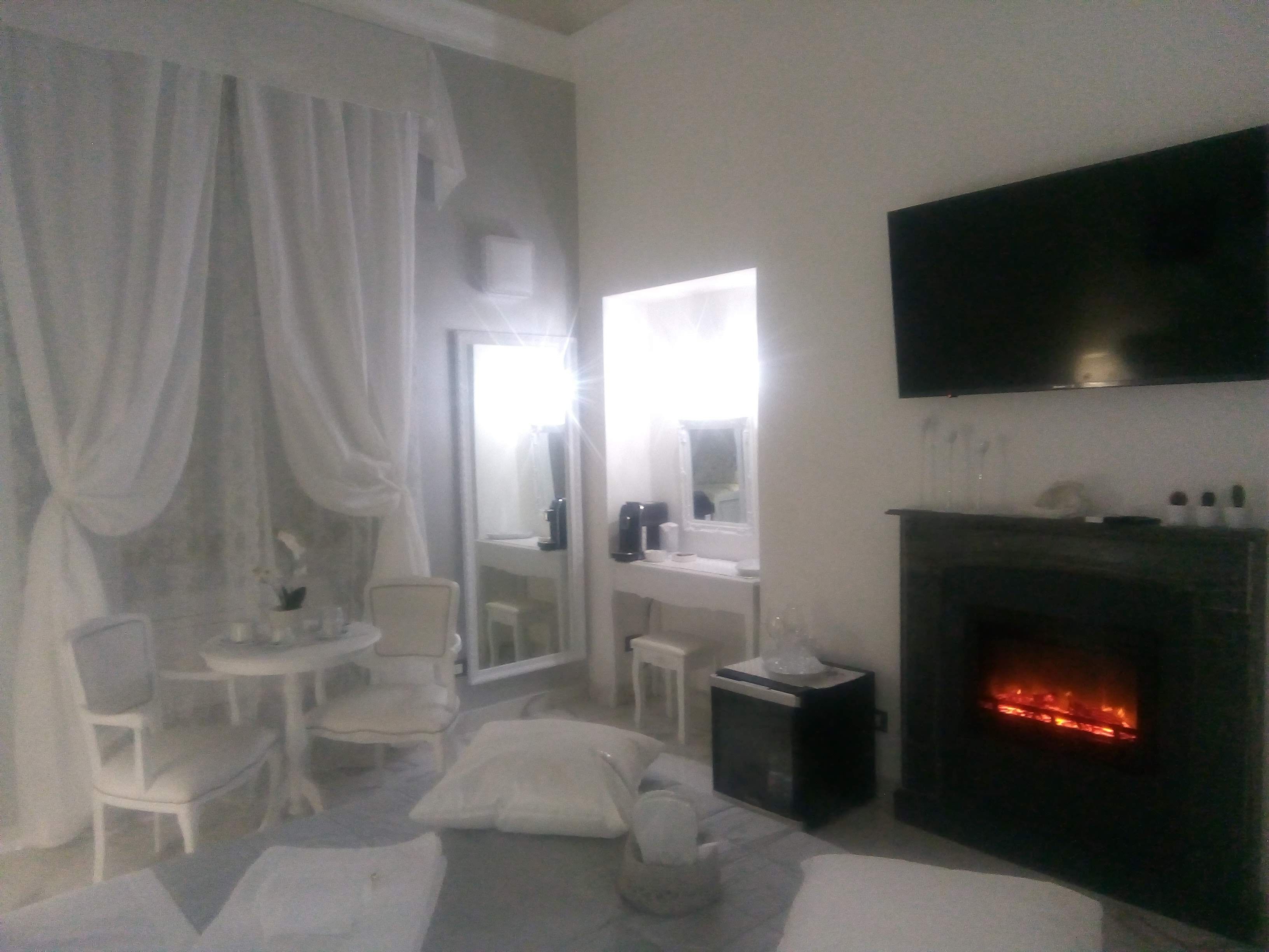 Deluxe Room (King) | Egyptian cotton sheets, premium bedding, down comforters