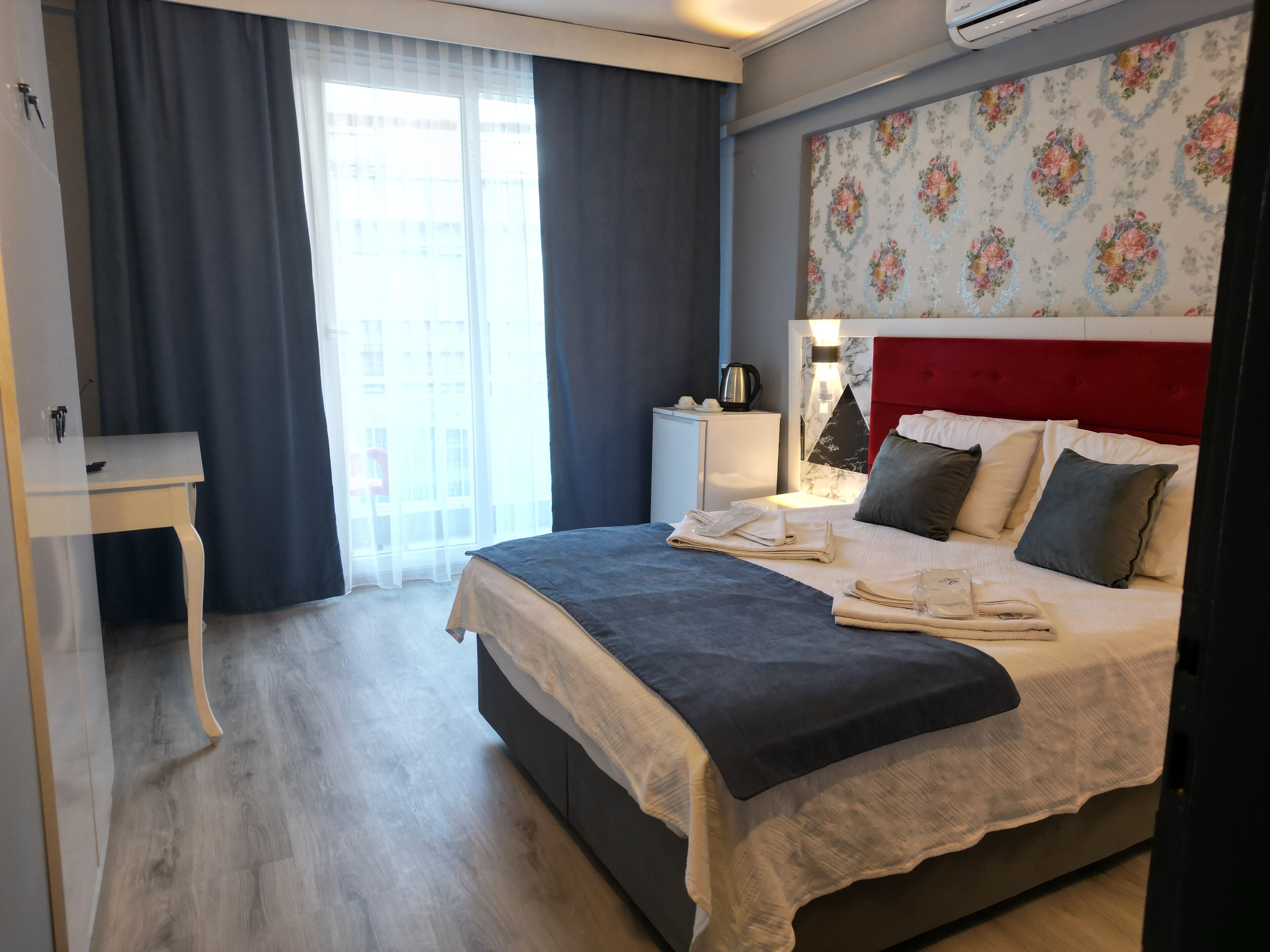 Habitación estándar con 1 cama matrimonial o 2 individuales, 1 habitación | Escritorio, insonorización, cunas gratuitas y wifi gratis 