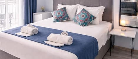 DELUXE | Desk, soundproofing, free cribs/infant beds, free WiFi