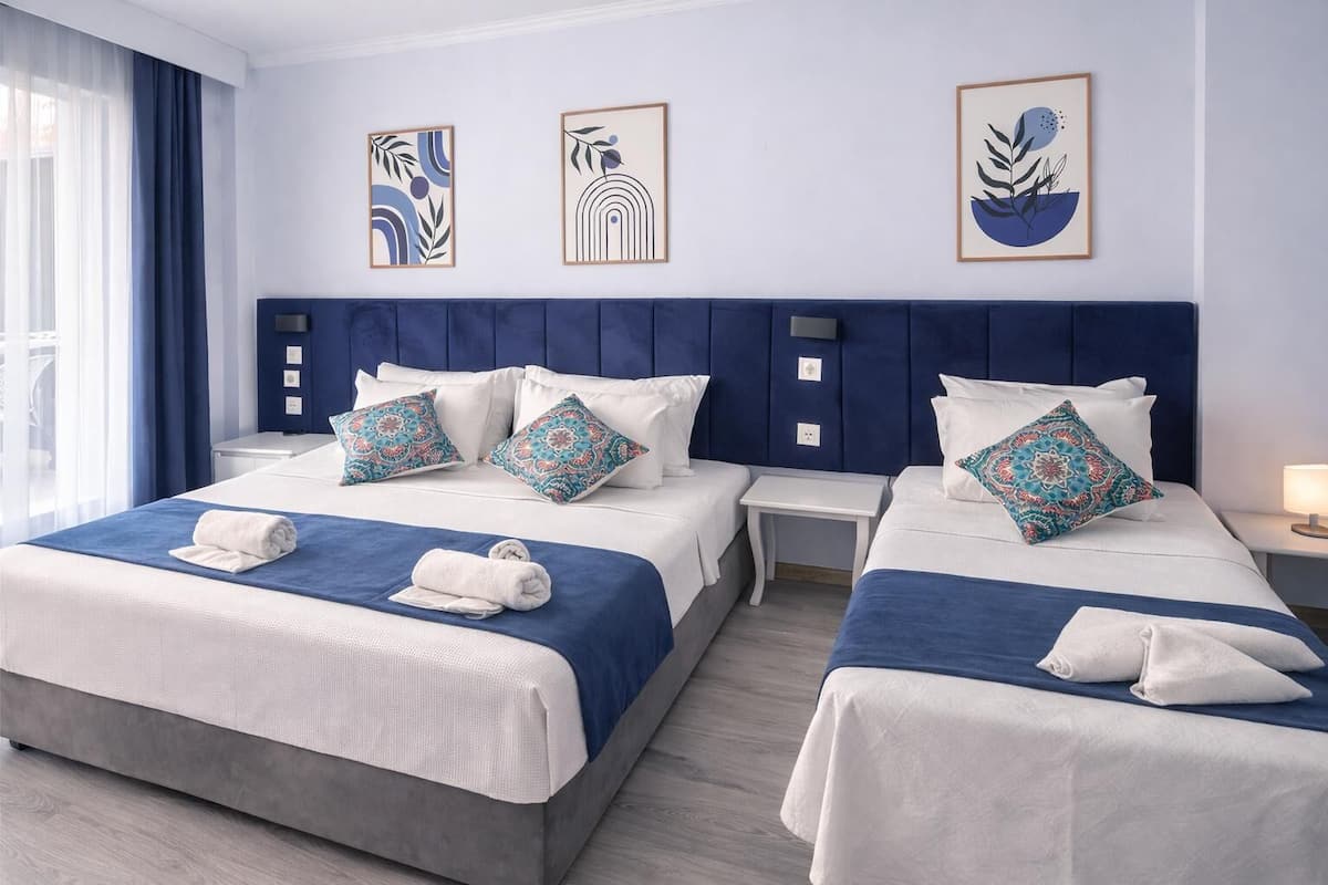 Desk, soundproofing, free cots/infant beds, free WiFi