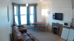 Unclassified image, 3 of 36, button - Cleveland Court Apartments (Blackpool)
