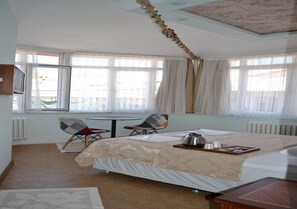 Superior Double Room | Premium bedding, desk, soundproofing, iron/ironing board - Yeni Hotel (Istanbul)