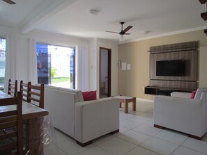 公寓 (86) | 起居区 | 平板电视