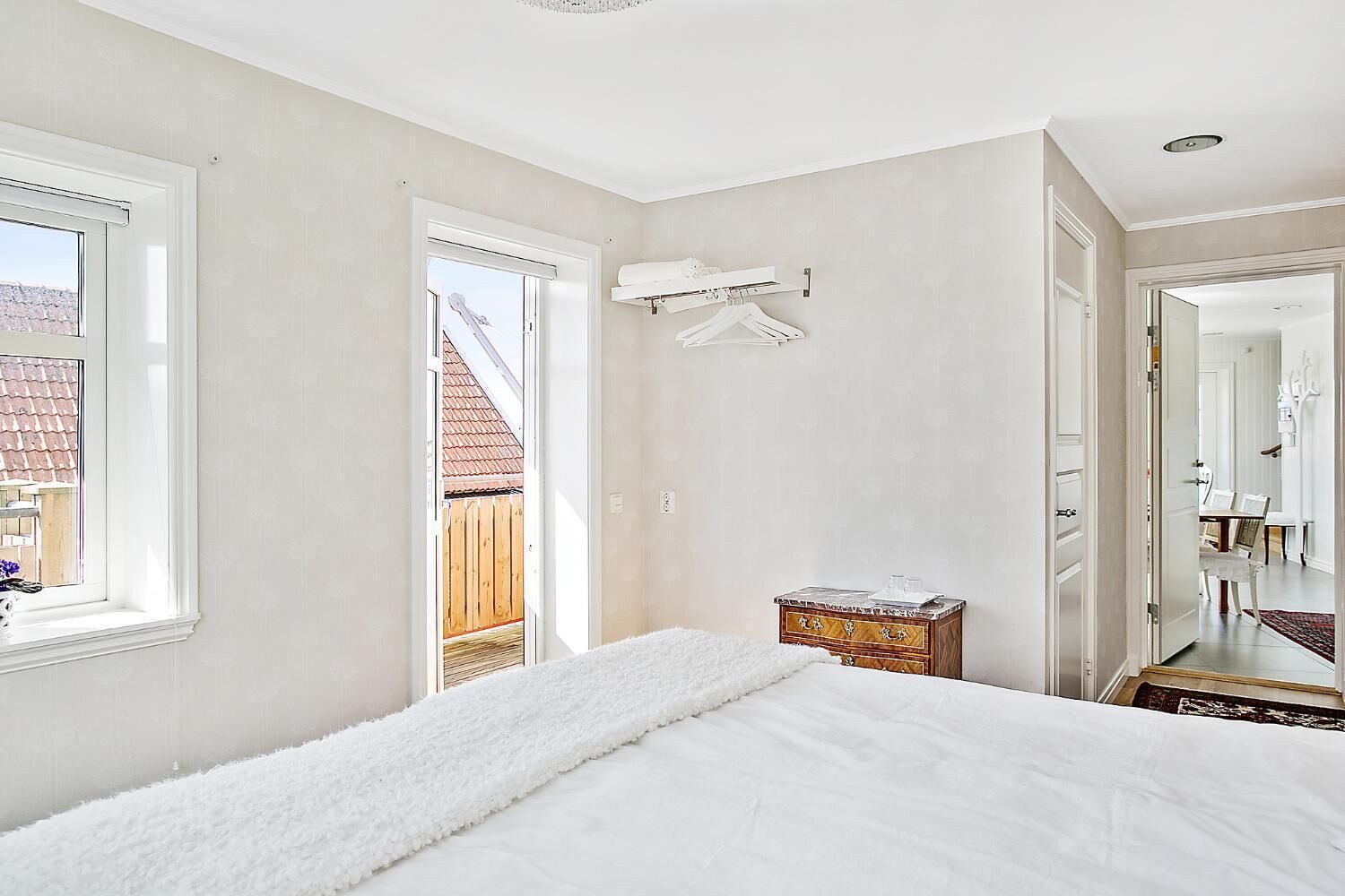 soundproofing, cots/infant beds, free wifi, bed sheets