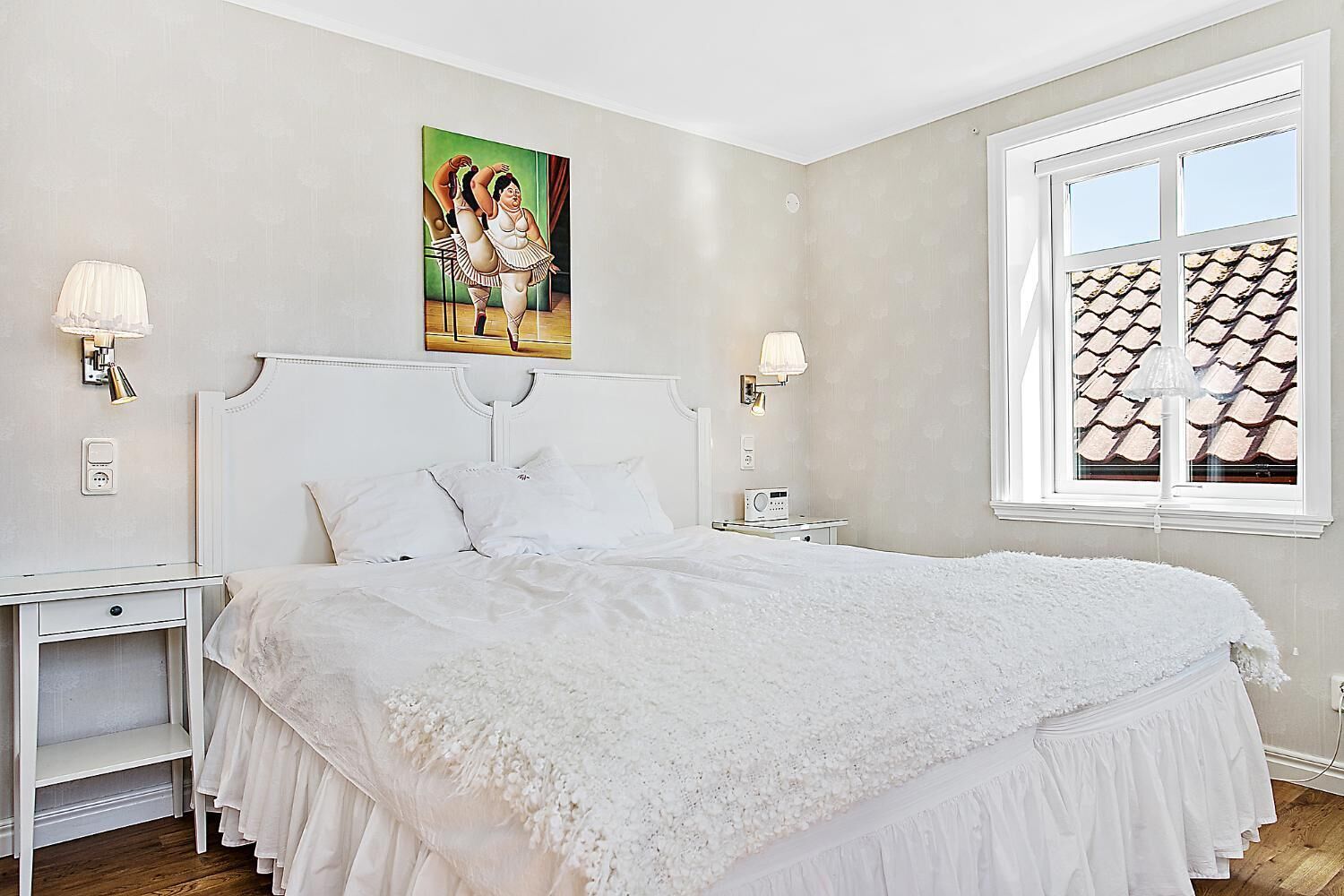 soundproofing, cots/infant beds, free wifi, bed sheets