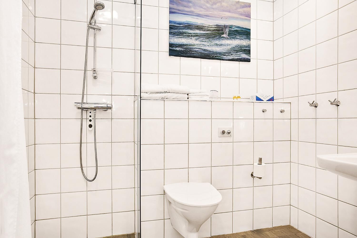 shower, free toiletries, hair dryer, towels