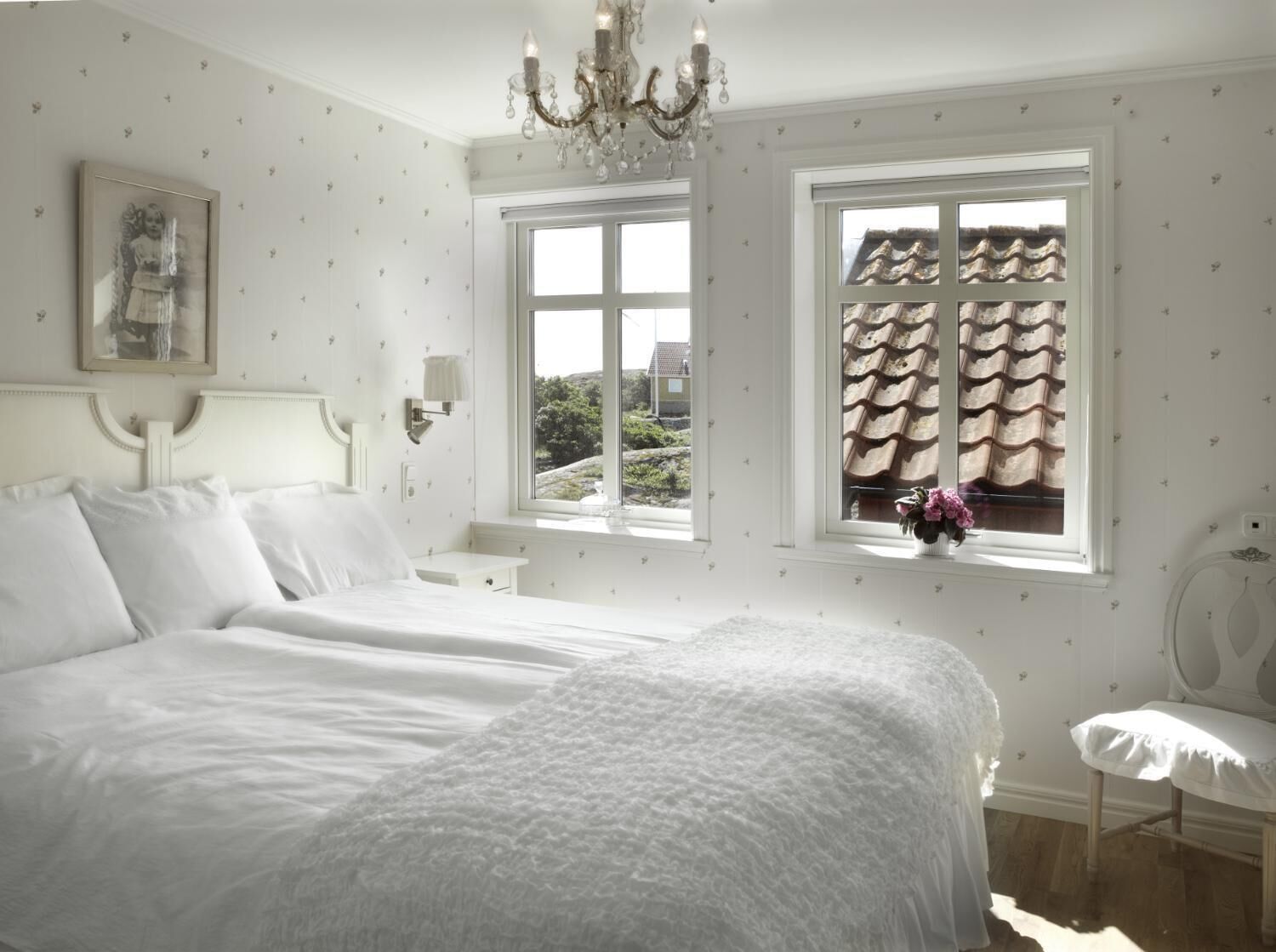 soundproofing, cots/infant beds, free wifi, bed sheets