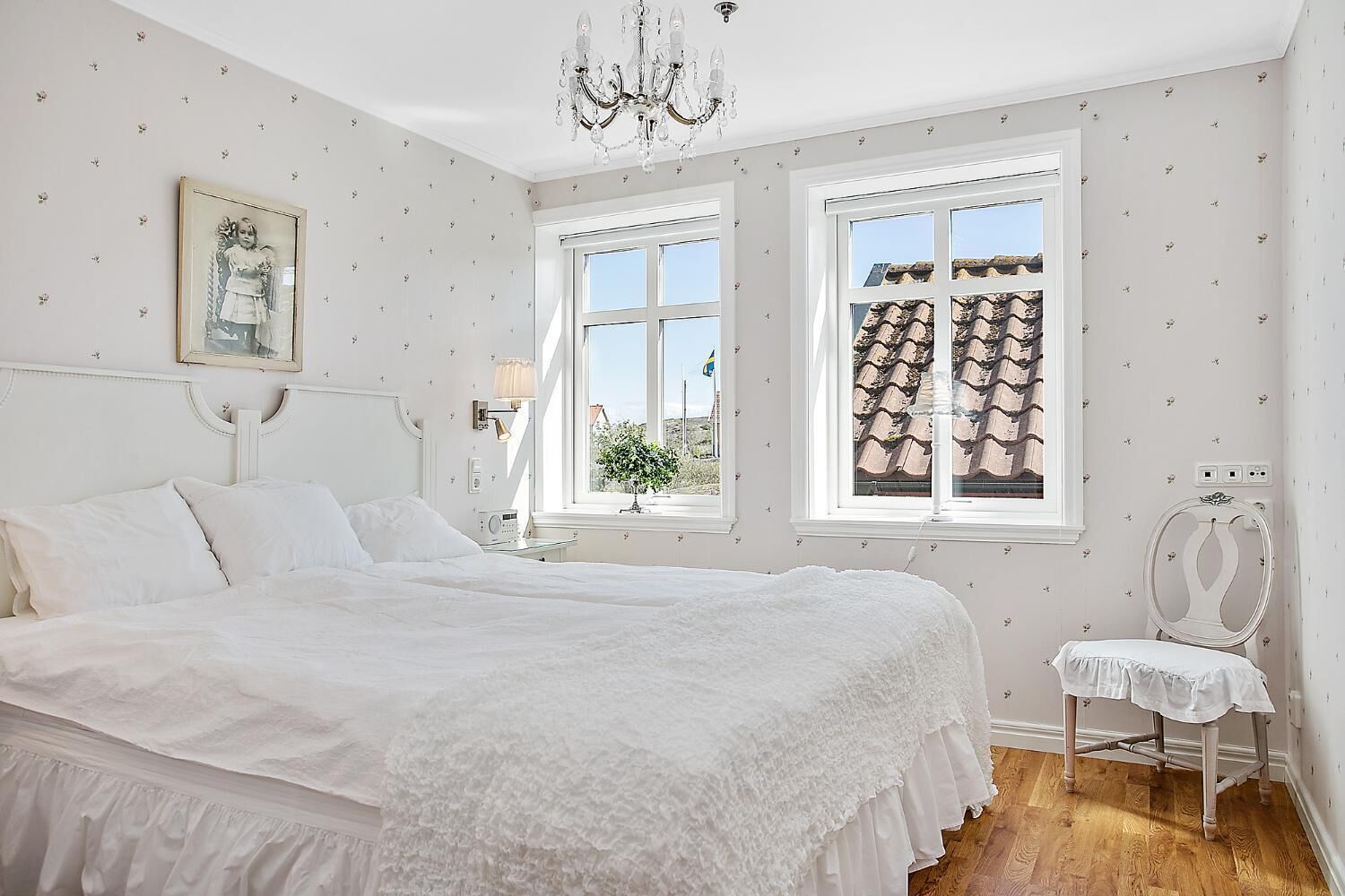 soundproofing, cots/infant beds, free wifi, bed sheets