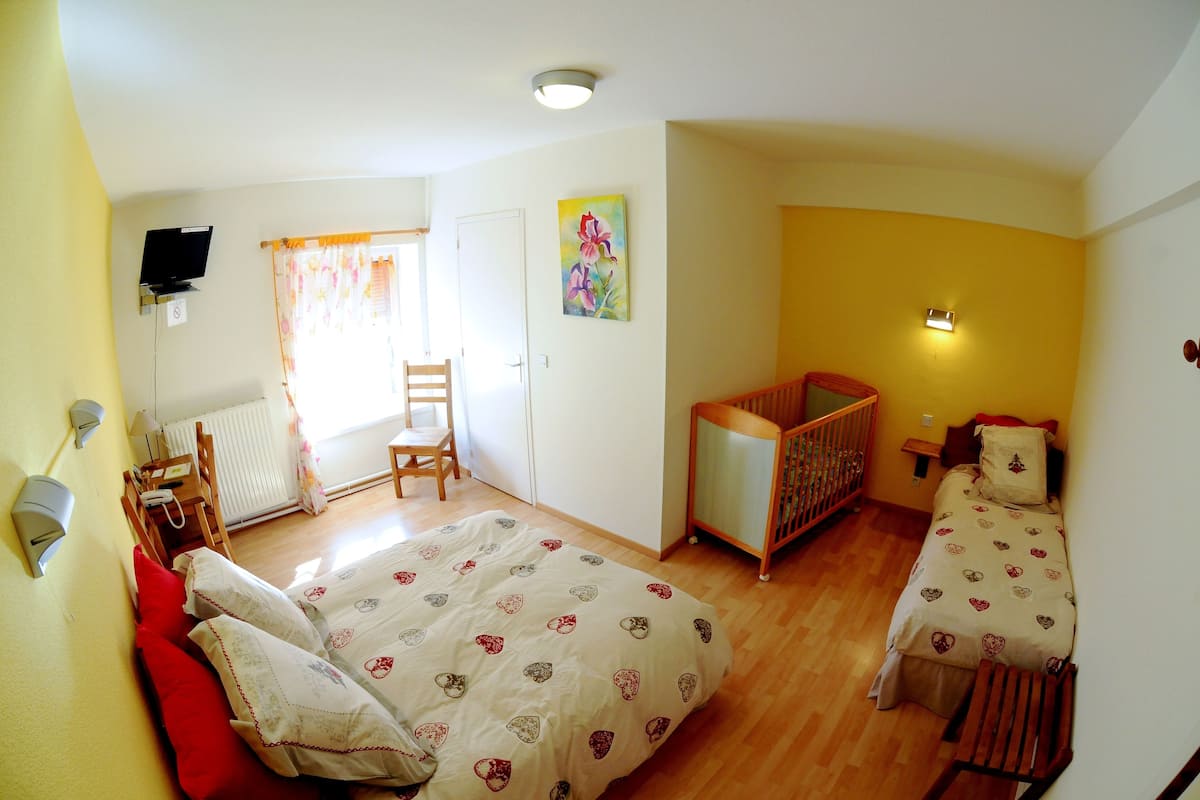 Standard-Dreibettzimmer | Schreibtisch, kostenloses WLAN