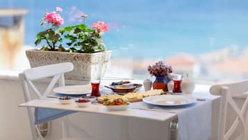 Free daily full breakfast