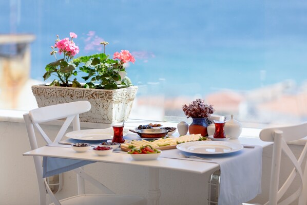 Free daily full breakfast - Ela Tenedos Hotel - Adults Only - Special Class (Bozcaada)