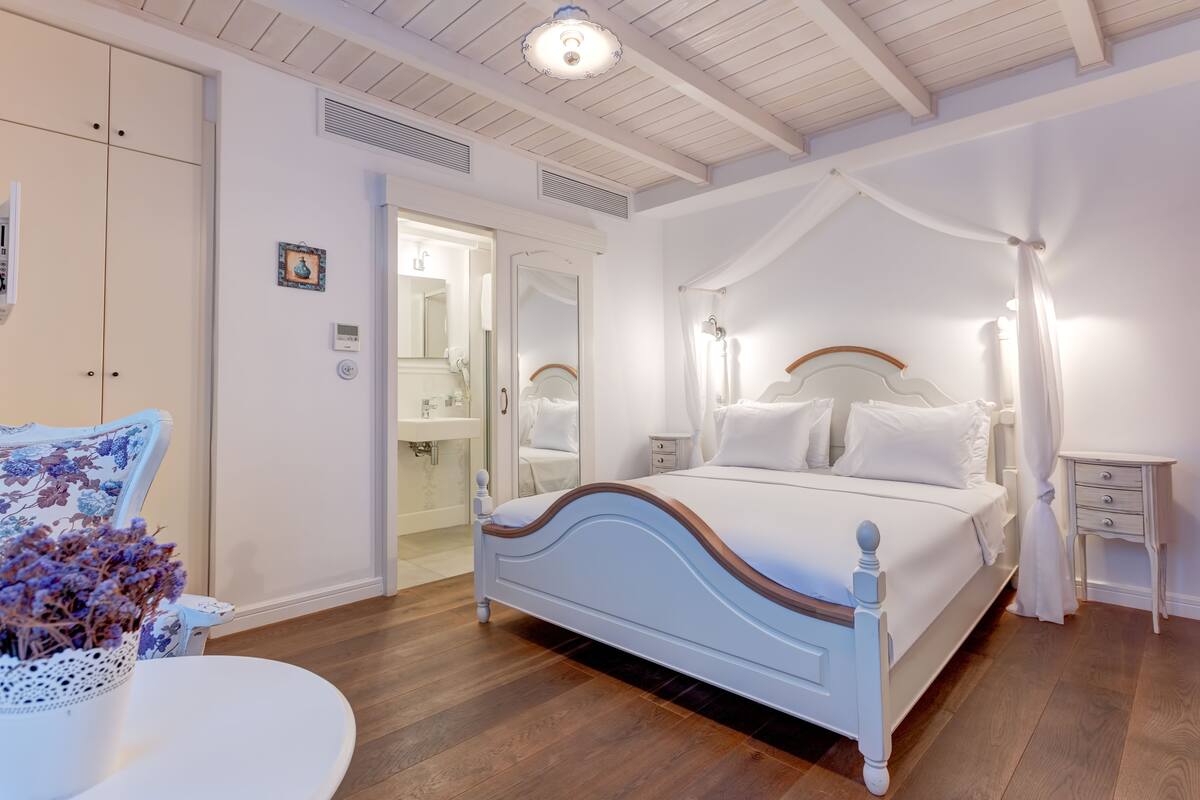 Superior Double Room, Partial Sea View
