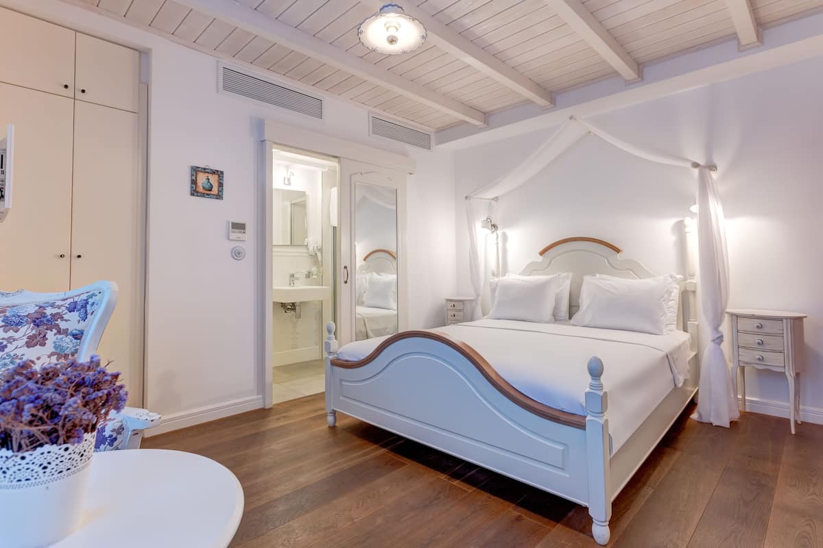 Doppia Superior, vista mare parziale | Minibar, una cassaforte in camera, insonorizzazione, Wi-Fi gratuito