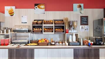 Desayuno buffet diario (EUR 9.90 por persona)