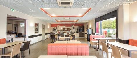 Daily buffet breakfast (EUR 9.90 per person)