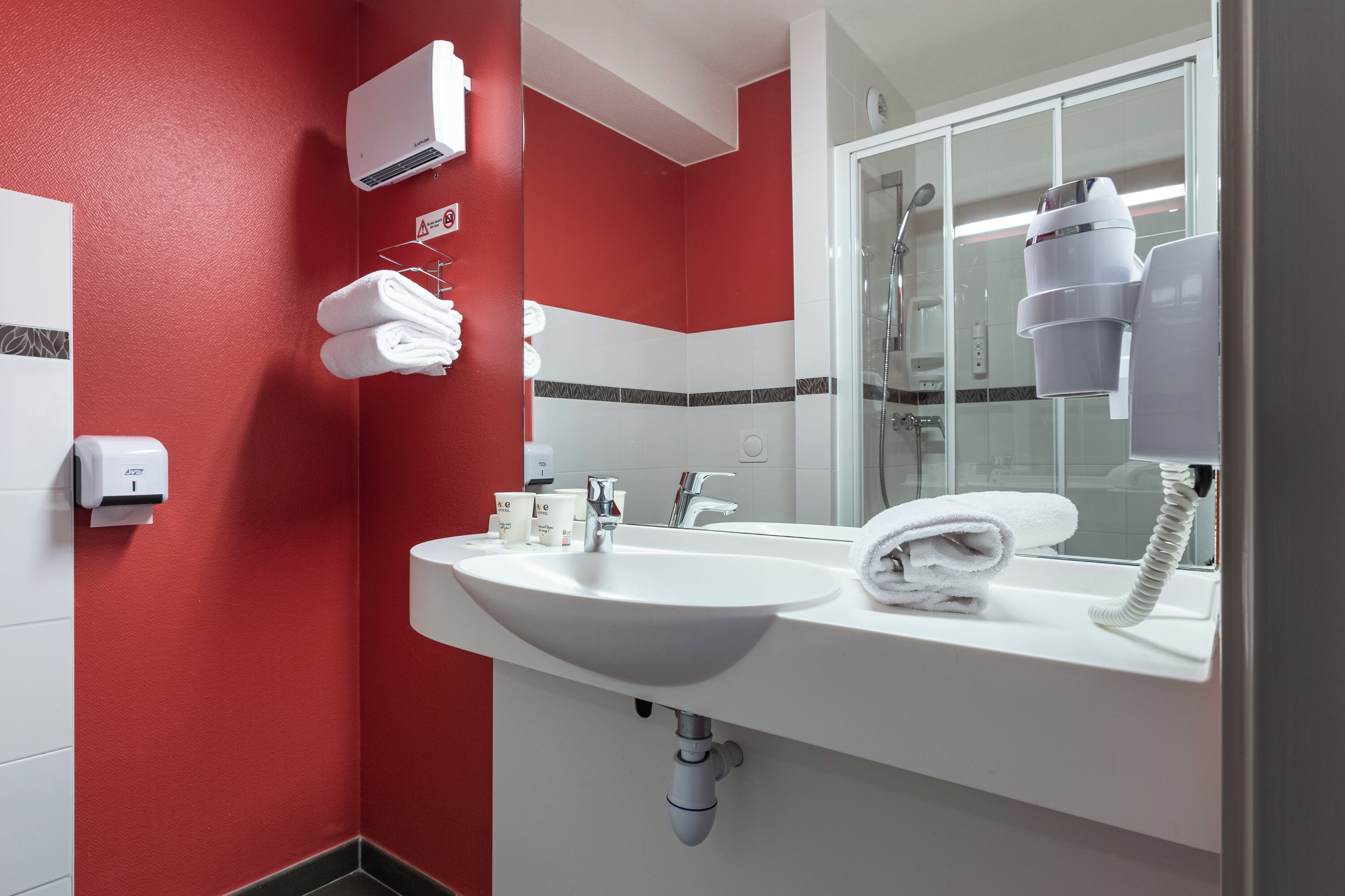 shower, free toiletries, hair dryer, towels