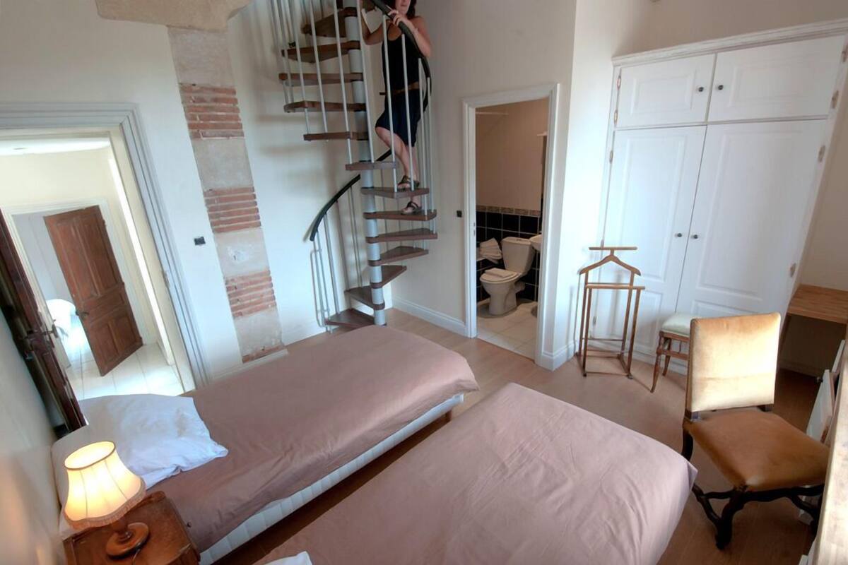 Apartment, 3 Bedrooms (Glycine) | Iron/ironing board, free WiFi, bed sheets