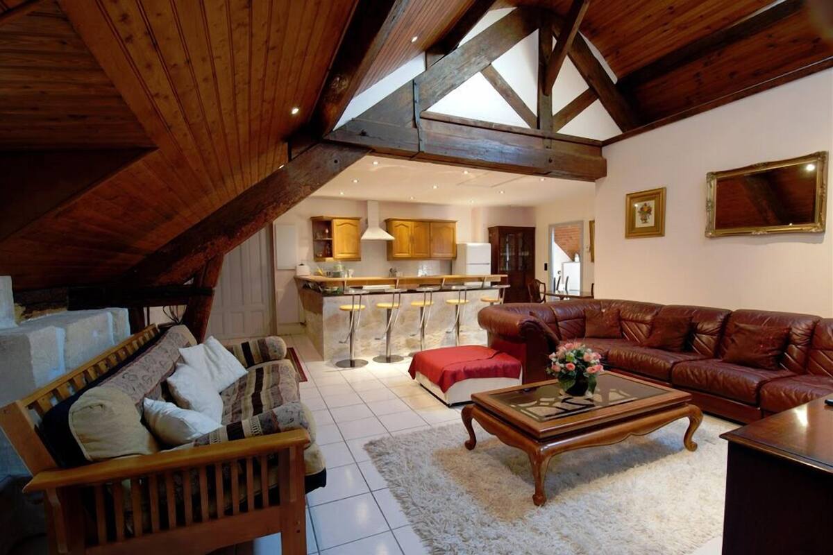 Apartment, 4 Bedrooms (Magnolia) | Living area | Flat-screen TV