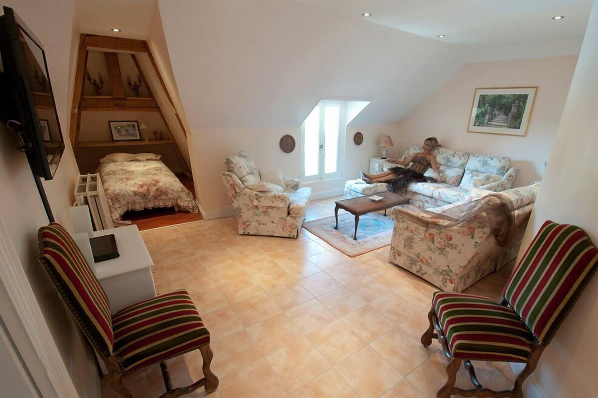Apartment, 3 Bedrooms (Jasmin) | Iron/ironing board, free WiFi, bed sheets