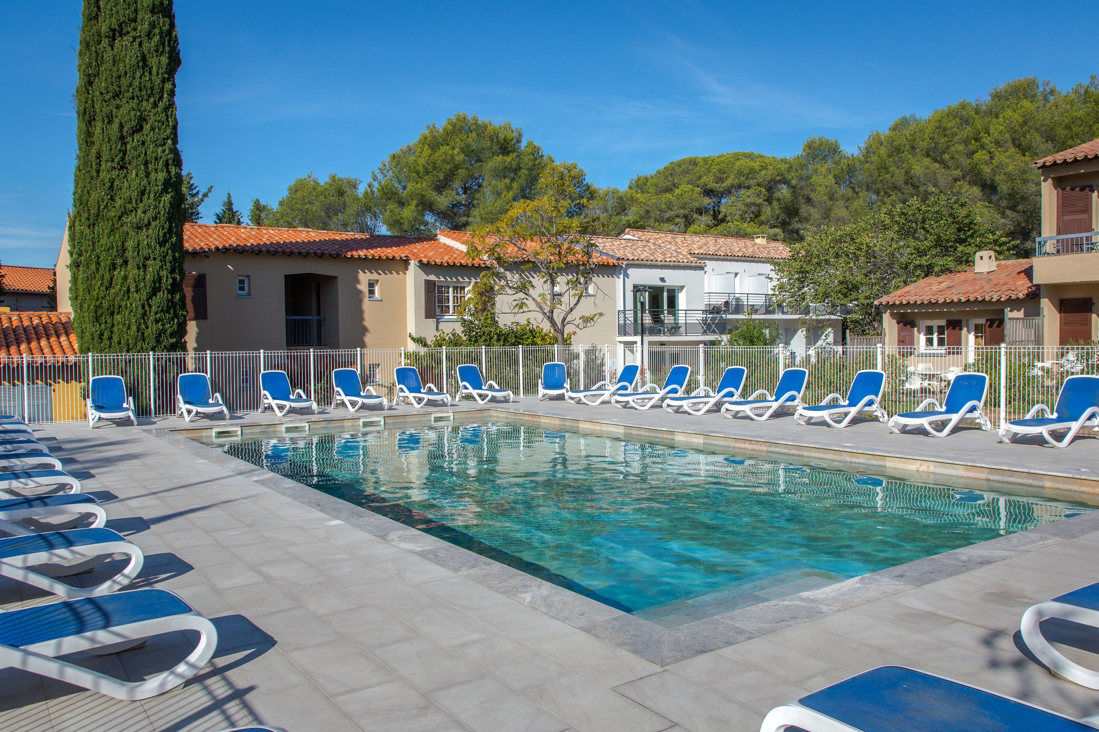 Seasonal outdoor pool, sun loungers