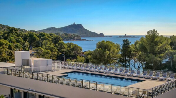 Seasonal outdoor pool, pool loungers